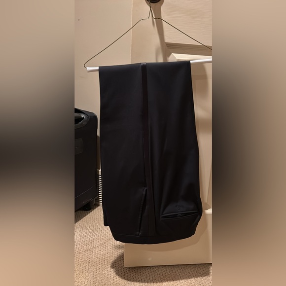 100% Wool Jos. A. Banks Traveler Tuxedo - Picture 3 of 12